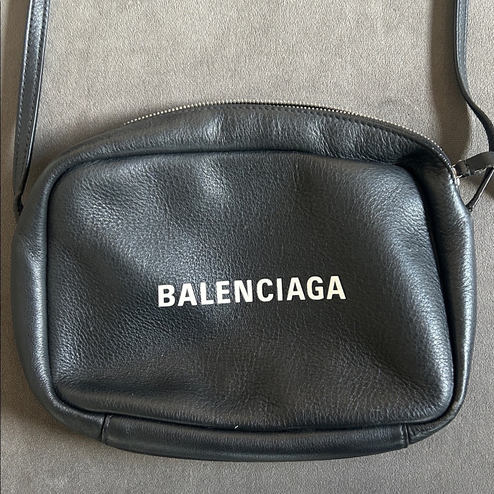 Balenciaga camera bag - Picture 2 of 5